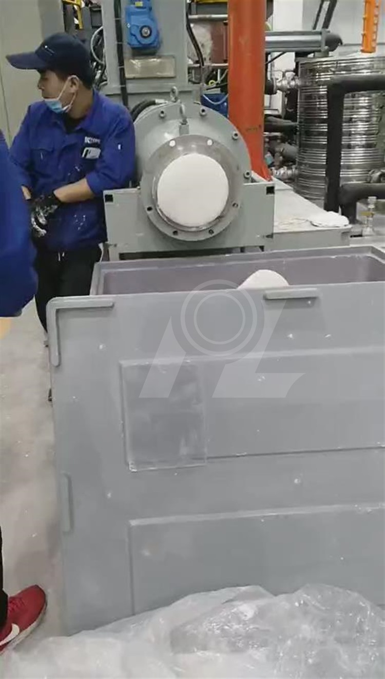 2，上料，捏合精煉